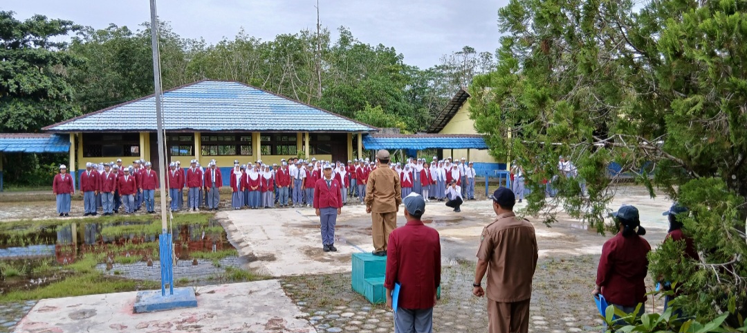 Upacara bendera senin awal semester 2 ditahun baru 2026